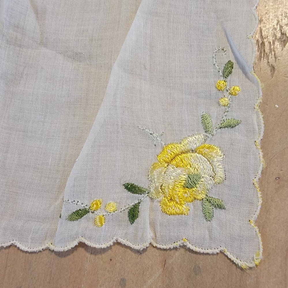 Vintage Floral Handkerchief Cotton Yellow Flowers Floral Ruffle Edge 9 Sq In - Picture 2 of 4